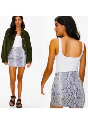 Aritzia - Wilfred Free Snake-Print Mini Skirt in Gray and White